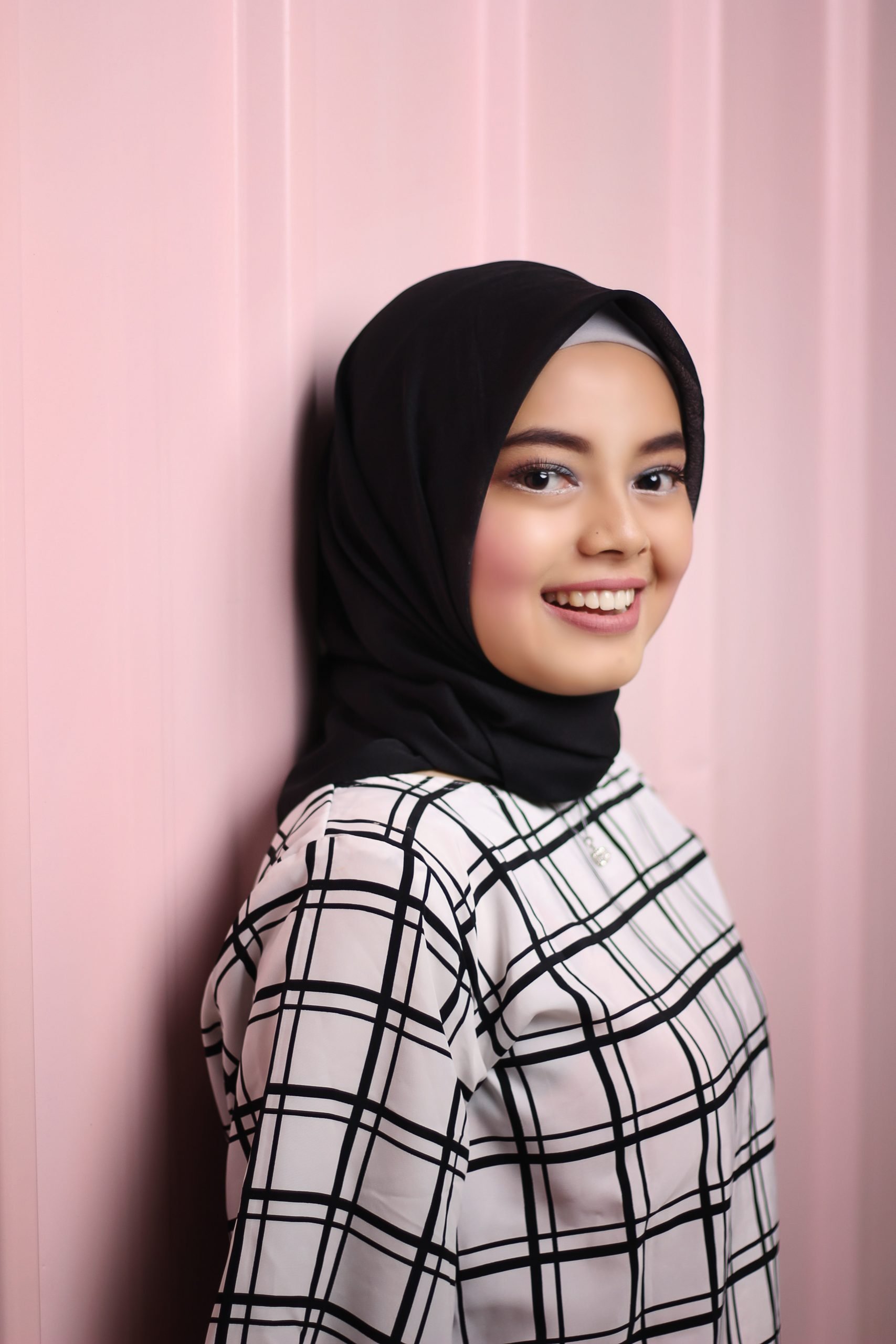 Хиджабе малайзия. Казашки в хиджабе. Индонезия девушки в хиджабе. Малайзия девушки молодые в хиджабе. Хиджаб фото.